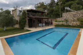 Splendid Villa Surrounded by Nature near Milas-Bodrum Airport